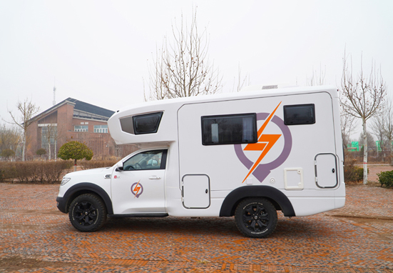 夏季，這里溫度剛好，還適宜選房車