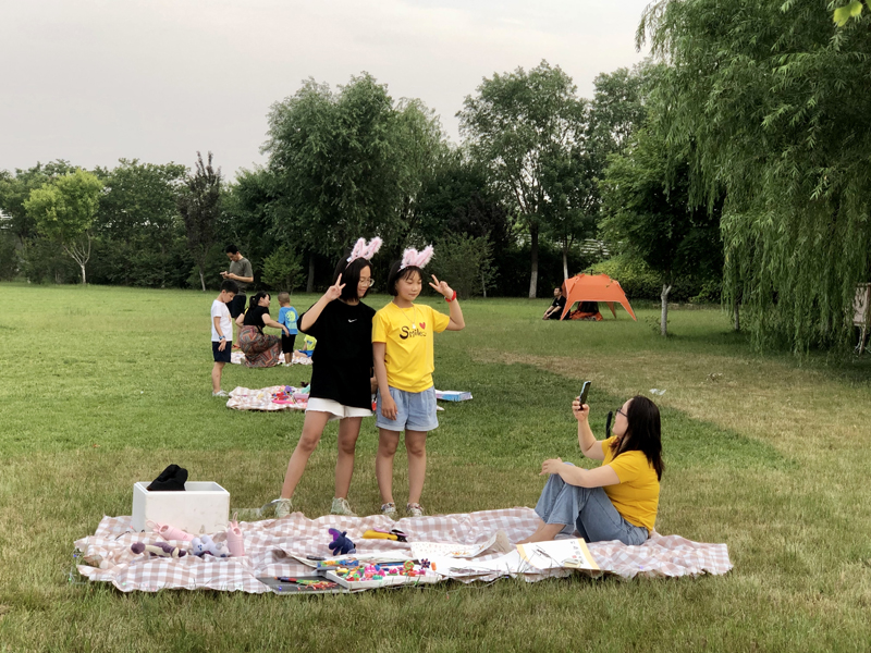 夏令營挑戰地攤經濟，覽眾房車不一樣的活動