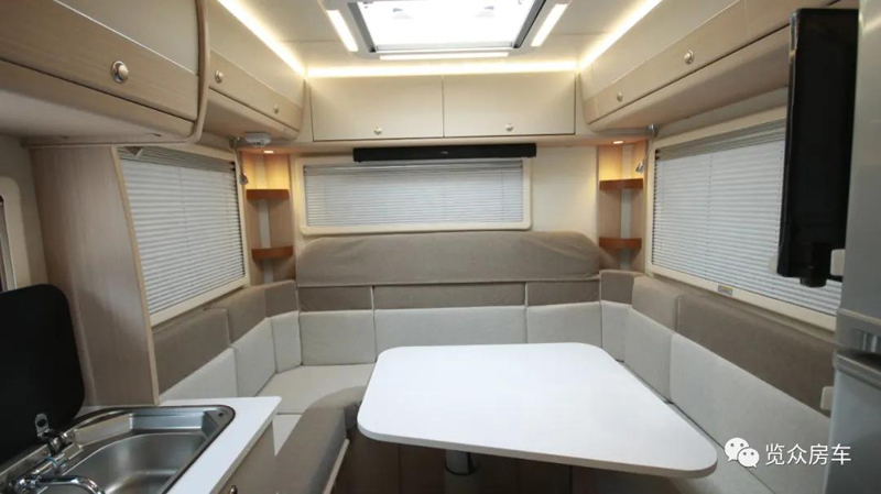 老人孩子房車旅行，選擇這款房車合適