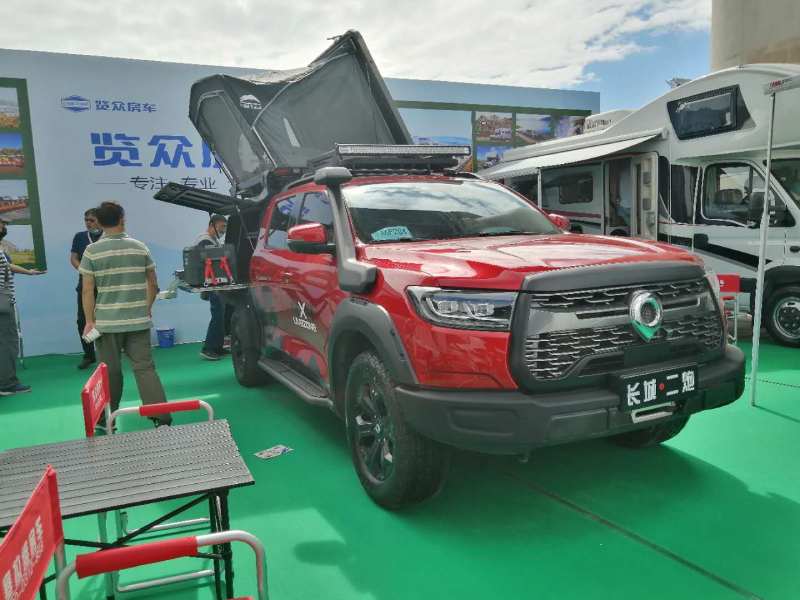 這個展會真的太熱鬧了，這么多人定房車