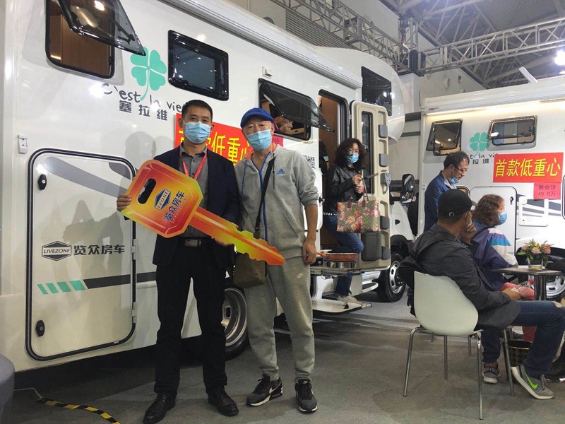 從這選房車(chē)的顧客怎么這么多? 從這選房車(chē)的顧客怎么這么多?