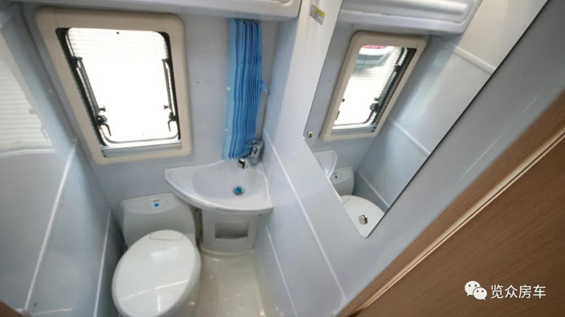 兩張雙人床,使用還方便的房車 兩張雙人床,使用還方便的房車