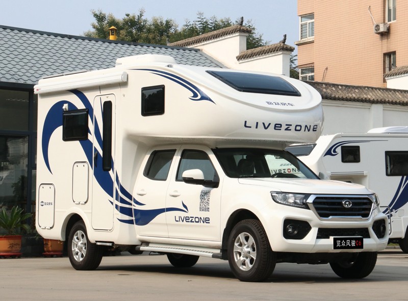 有上下鋪的房車，還是四驅，點贊