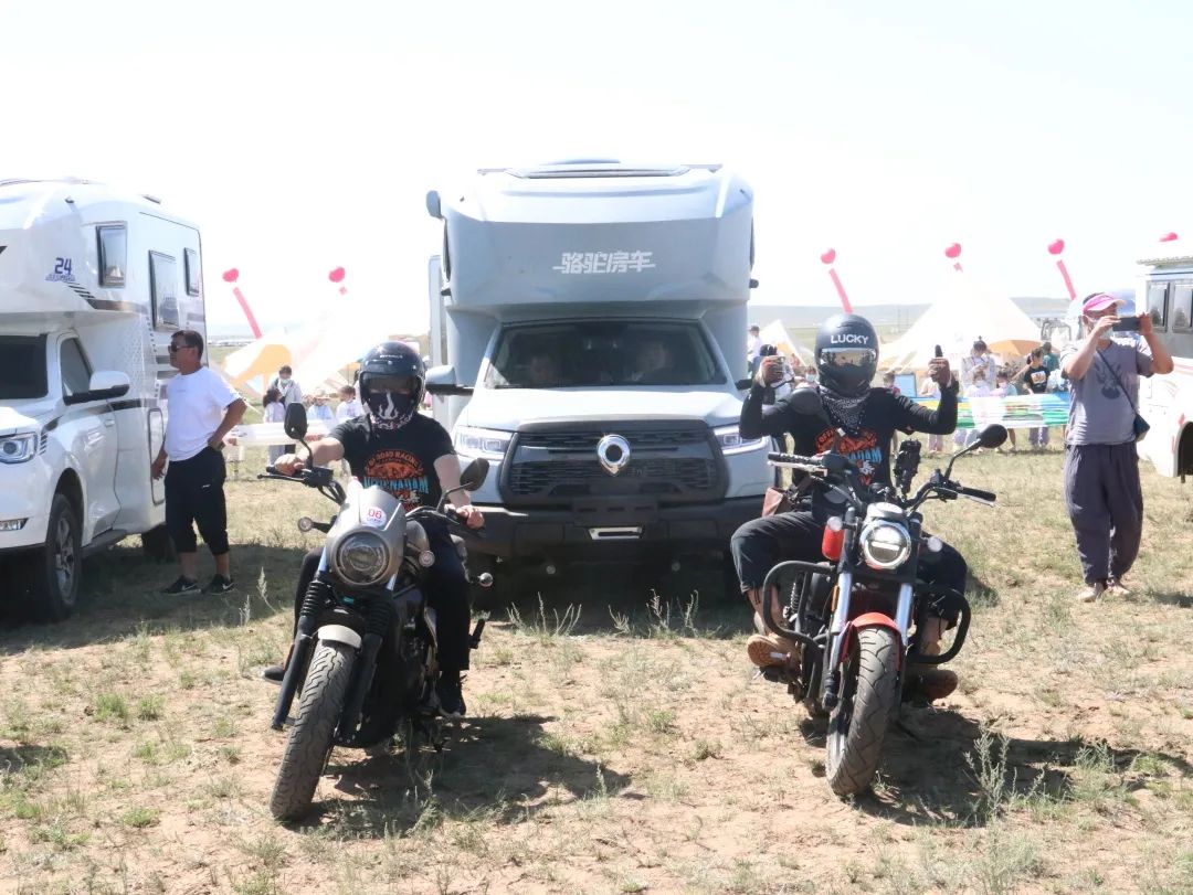 覽眾房車攜手長城炮聯袂出席那達慕.jpg 覽眾房車攜手長城炮聯袂出席那達慕.jpg