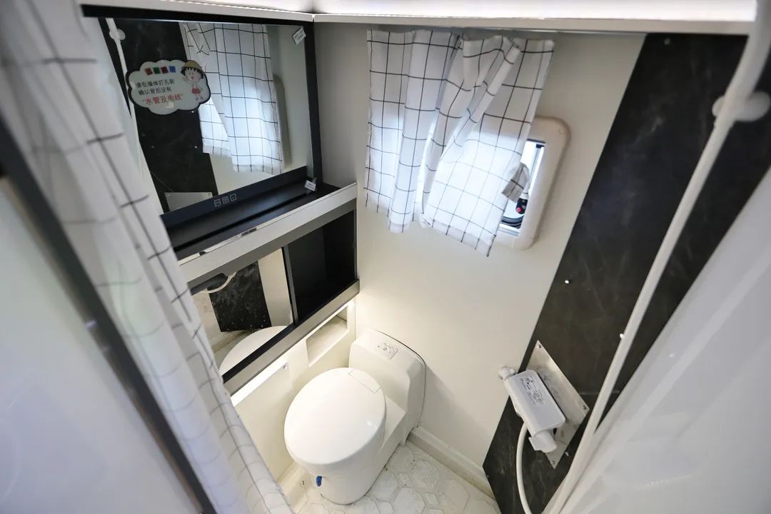 想買輛房車環游中國,該選B型還是C型? 想買輛房車環游中國,該選B型還是C型?