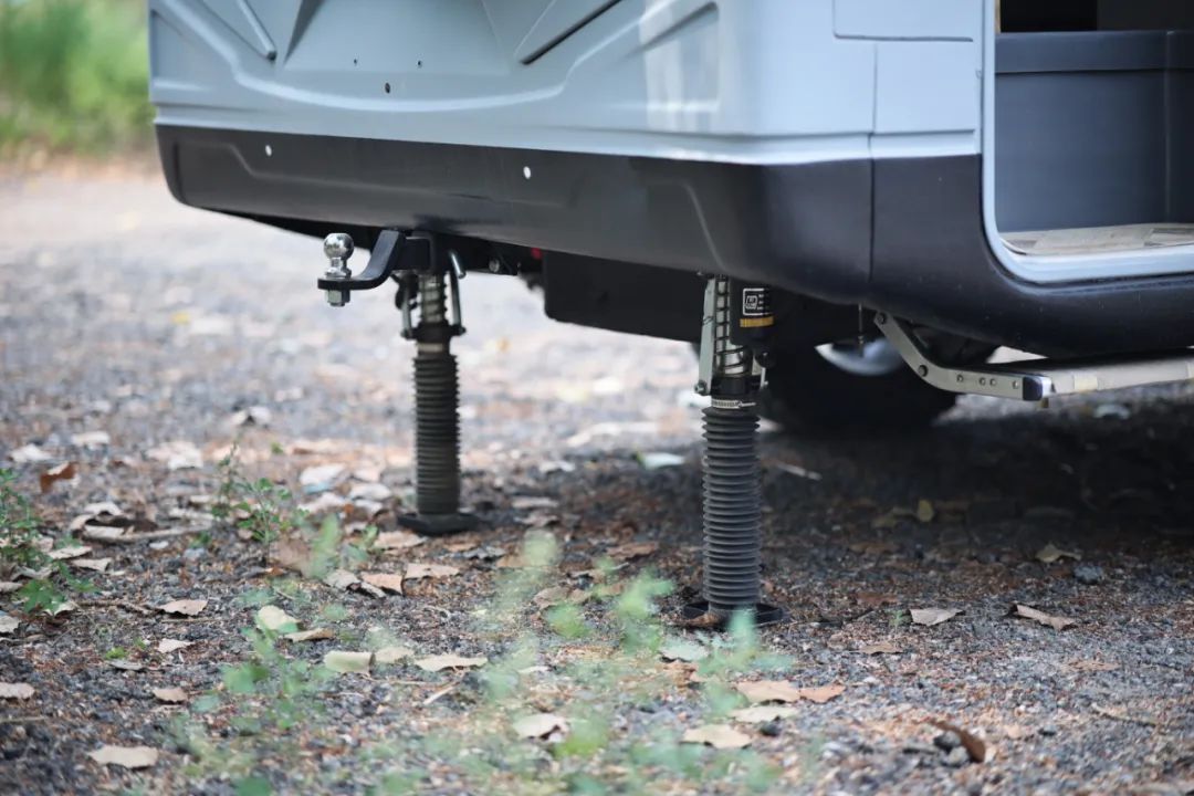 TOD智能四驅 全車越野套件,這是不是你理想的C型越野房車? TOD智能四驅 全車越野套件,這是不是你理想的C型越野房車?