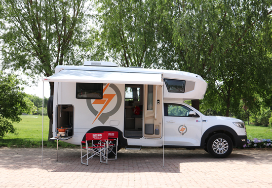 極致動(dòng)力、四驅(qū)越野，樣樣都強(qiáng)，就是這款房車